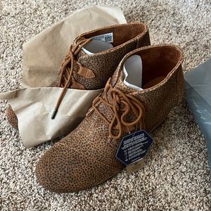 NWT Tom’s boots